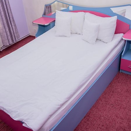 Hotel Yax Cîmpeni Oda fotoğraf