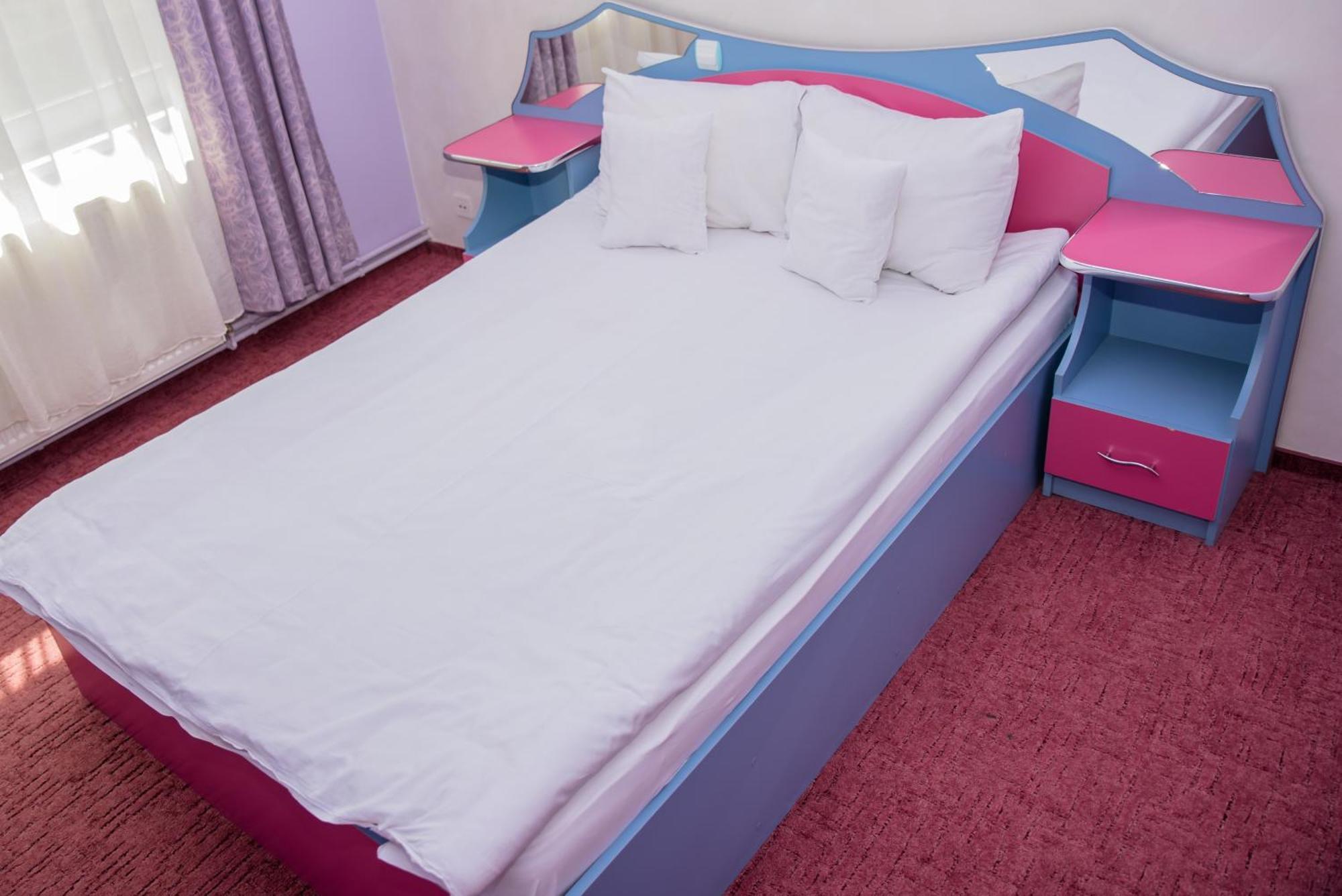 Hotel Yax Cîmpeni Oda fotoğraf
